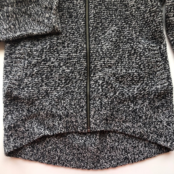 Aritzia TNA chunky salt and pepper sweater - Picture 5 of 7
